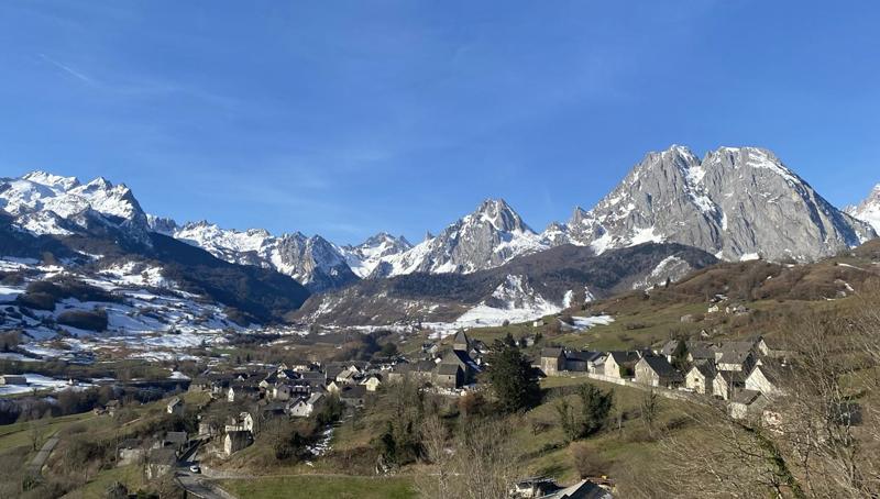 Le village dans son environnement